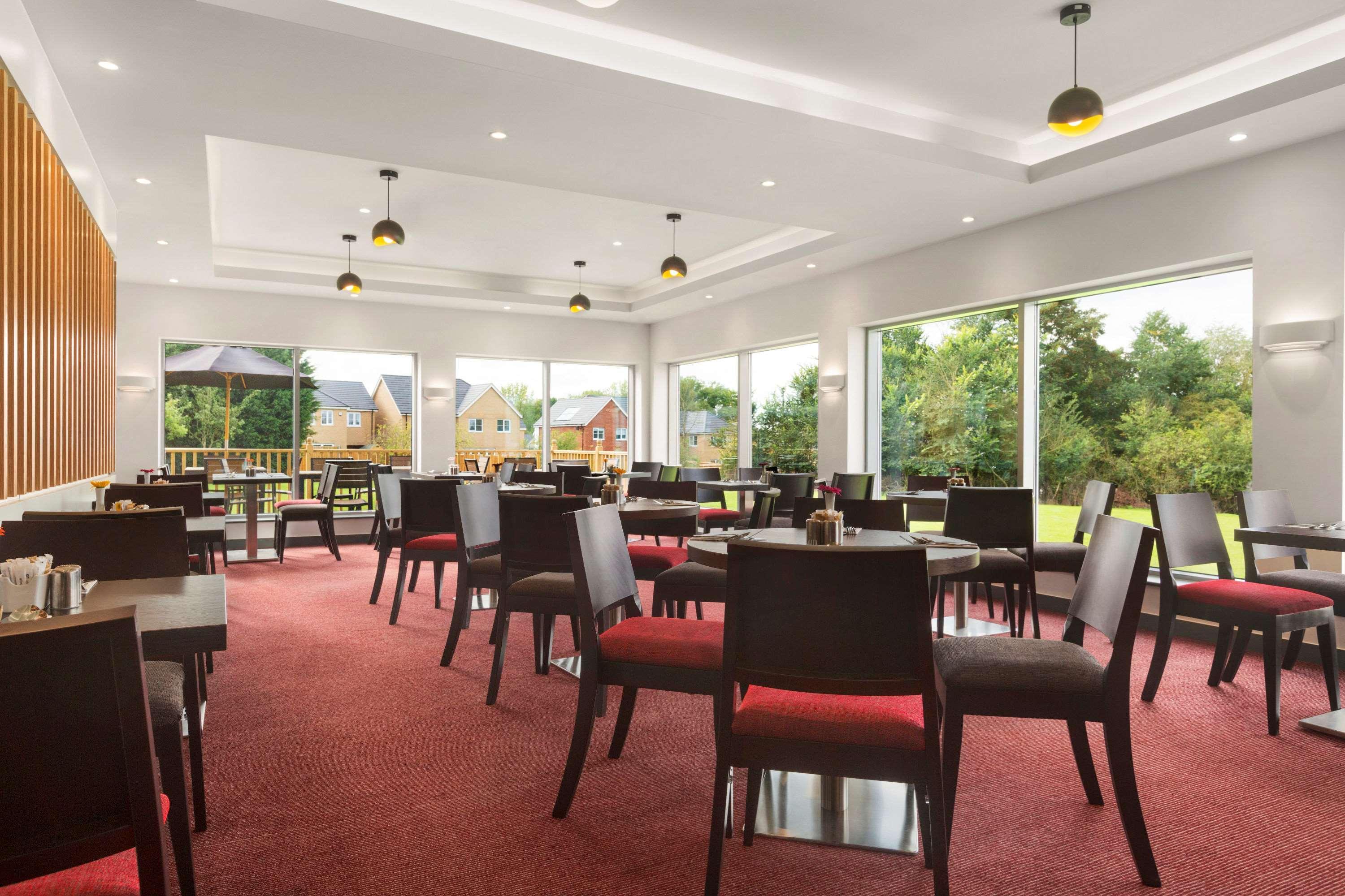 Ramada Milton Keynes Hotel Екстериор снимка