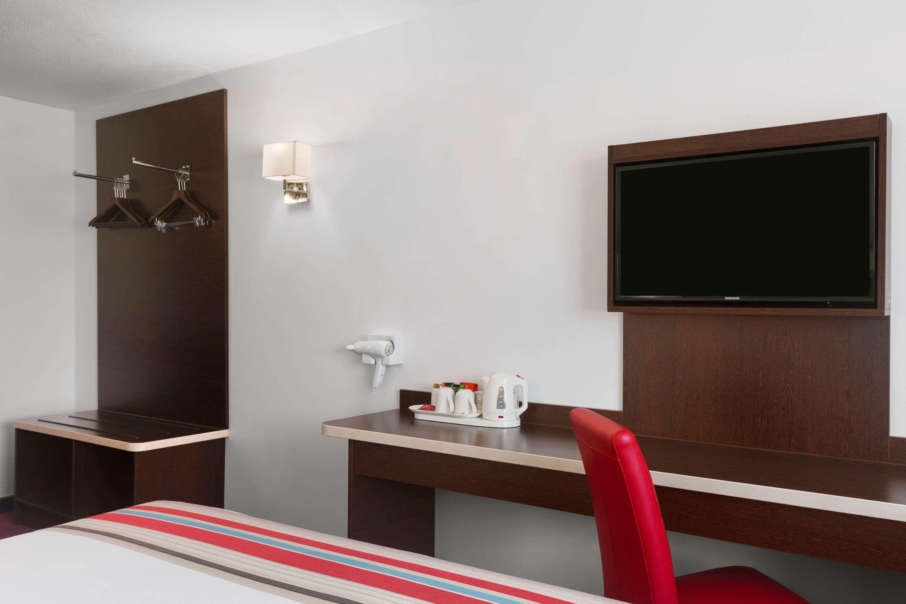 Ramada Milton Keynes Hotel Екстериор снимка