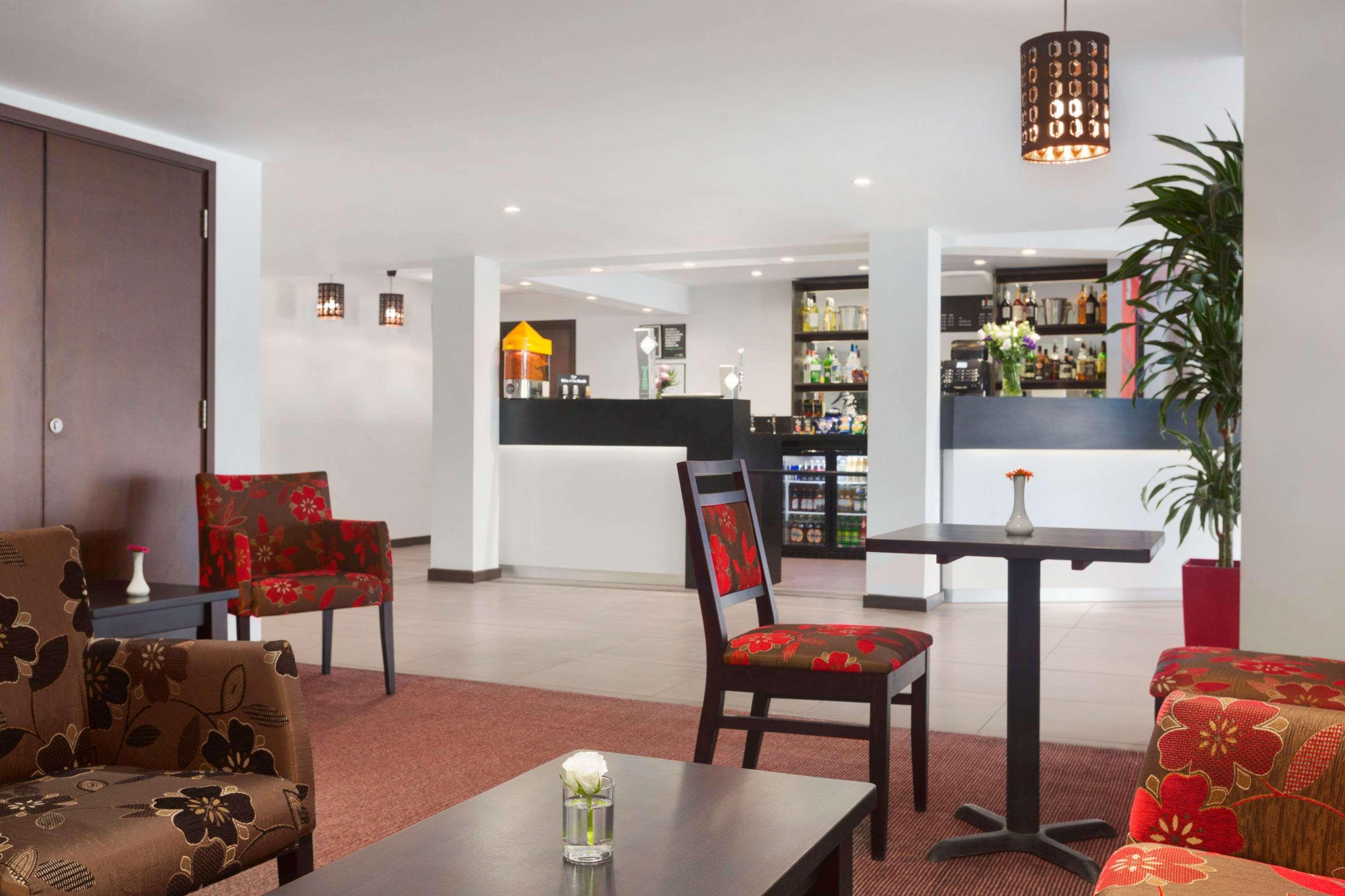 Ramada Milton Keynes Hotel Екстериор снимка