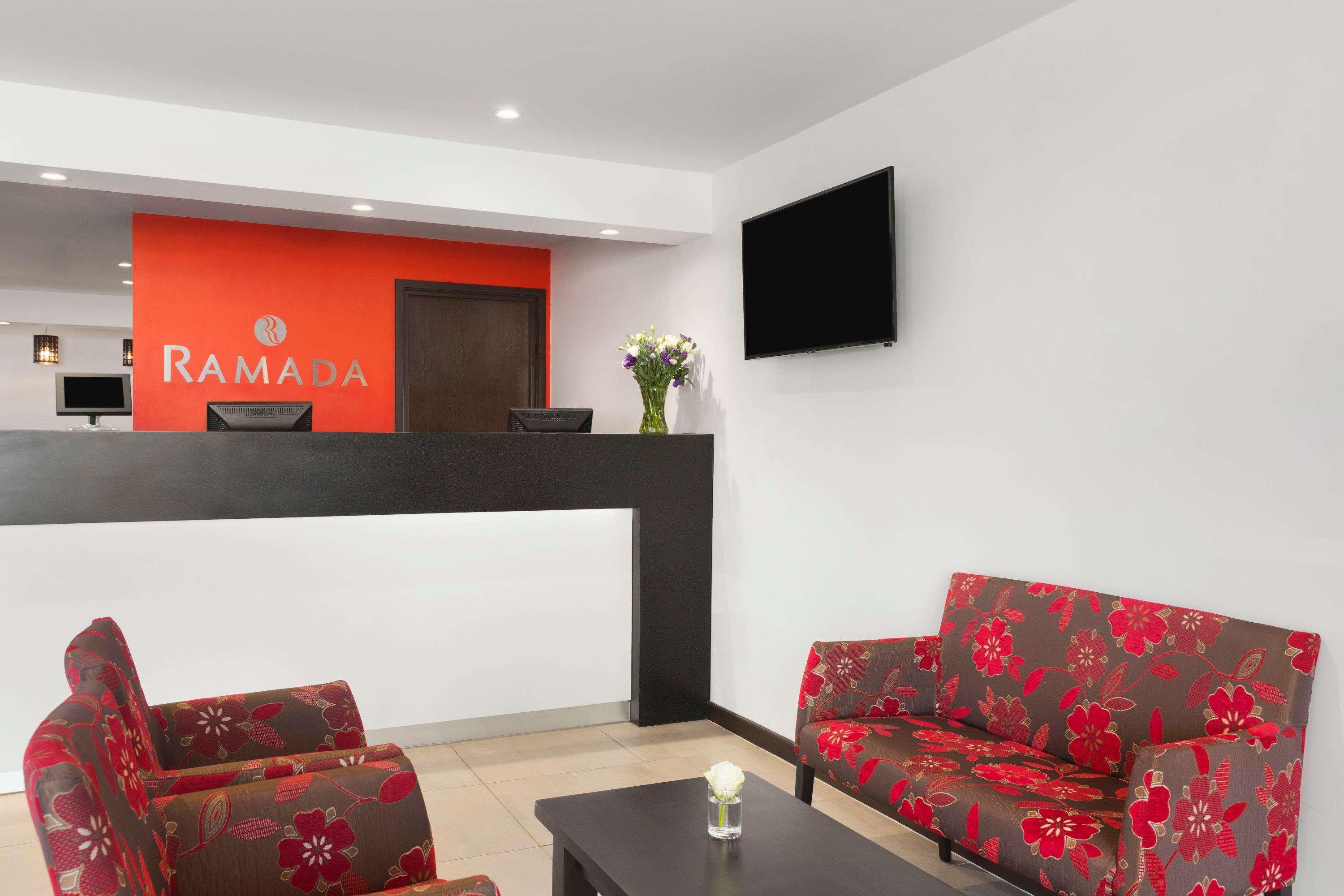 Ramada Milton Keynes Hotel Екстериор снимка