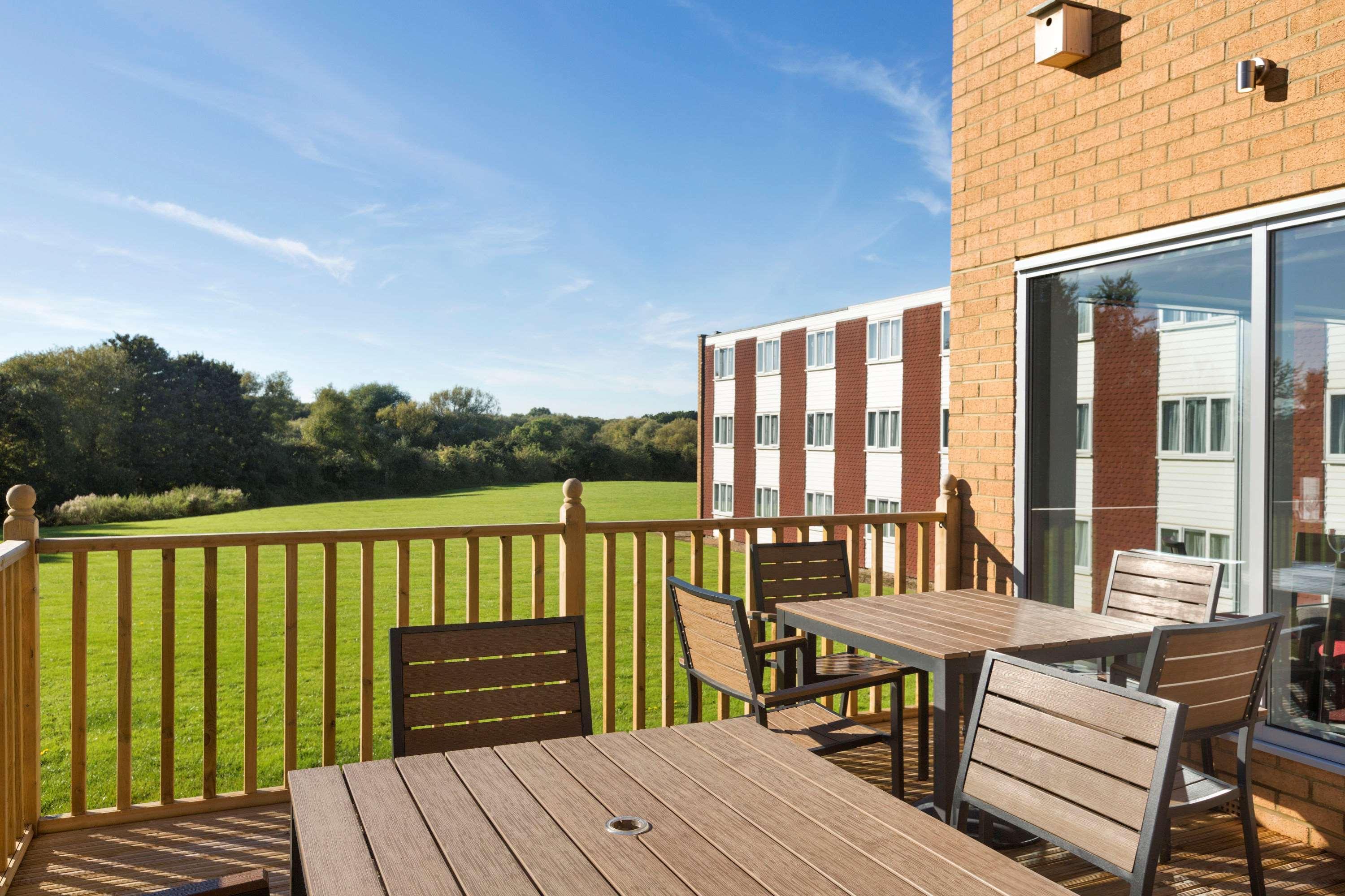 Ramada Milton Keynes Hotel Екстериор снимка