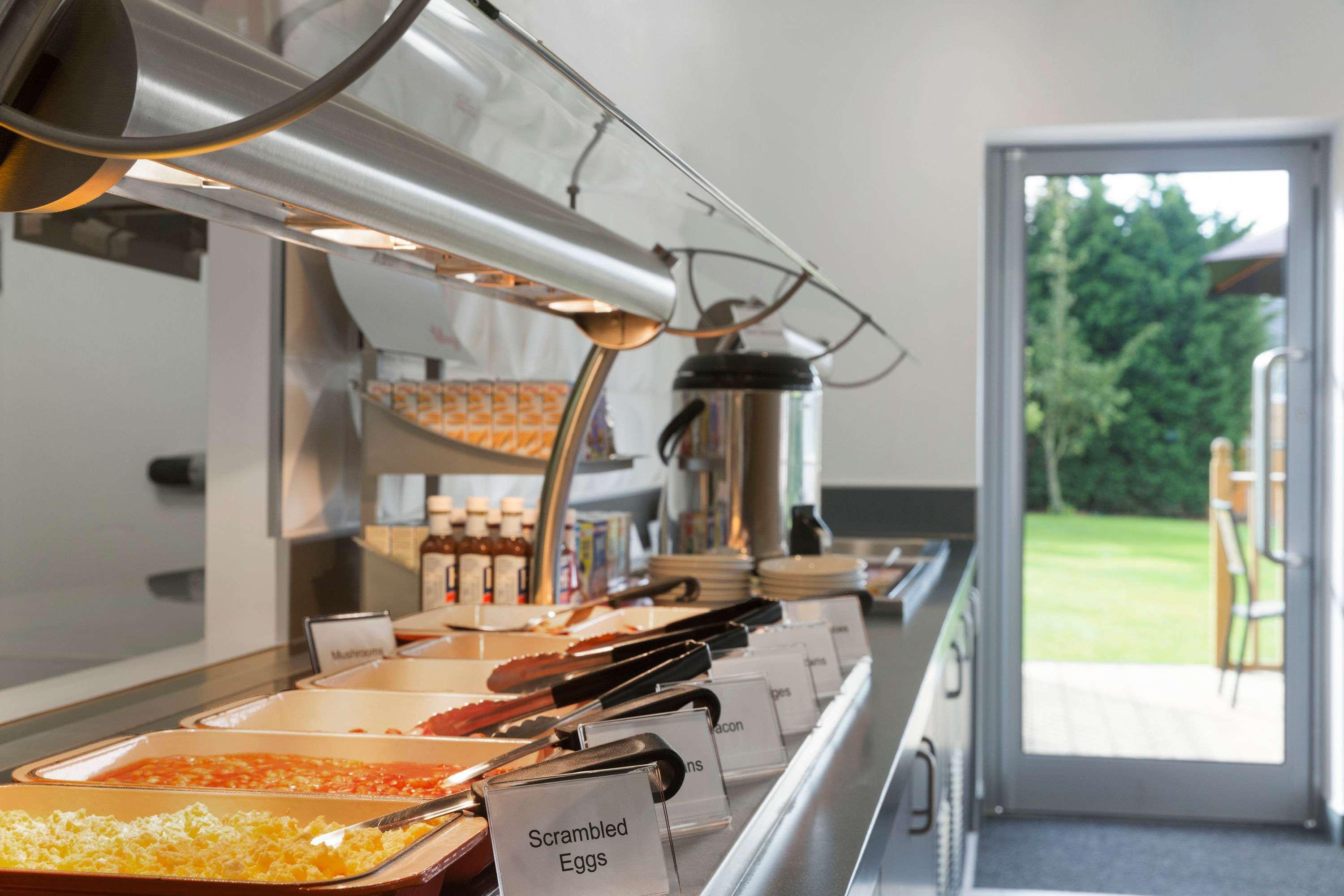 Ramada Milton Keynes Hotel Екстериор снимка