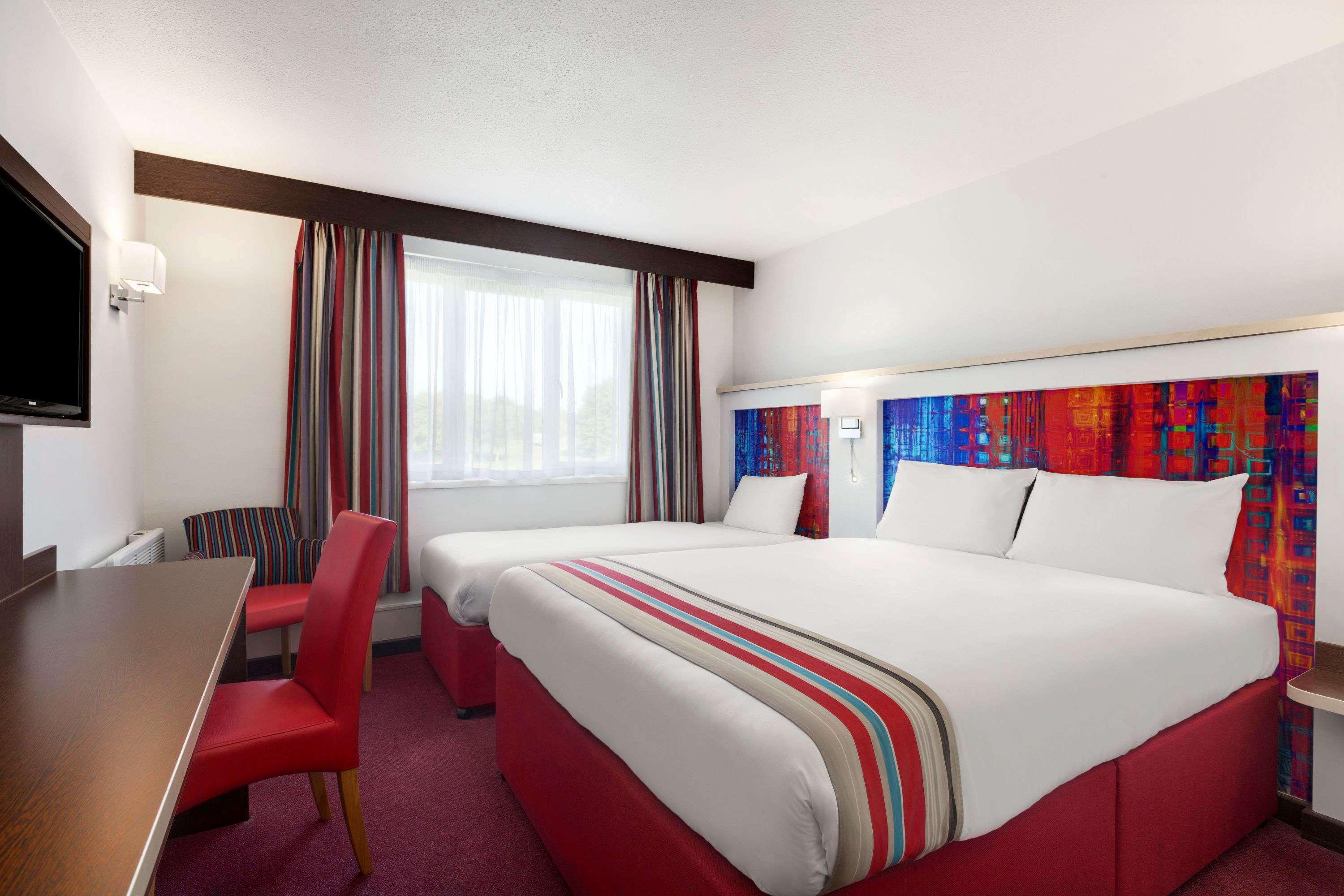 Ramada Milton Keynes Hotel Екстериор снимка