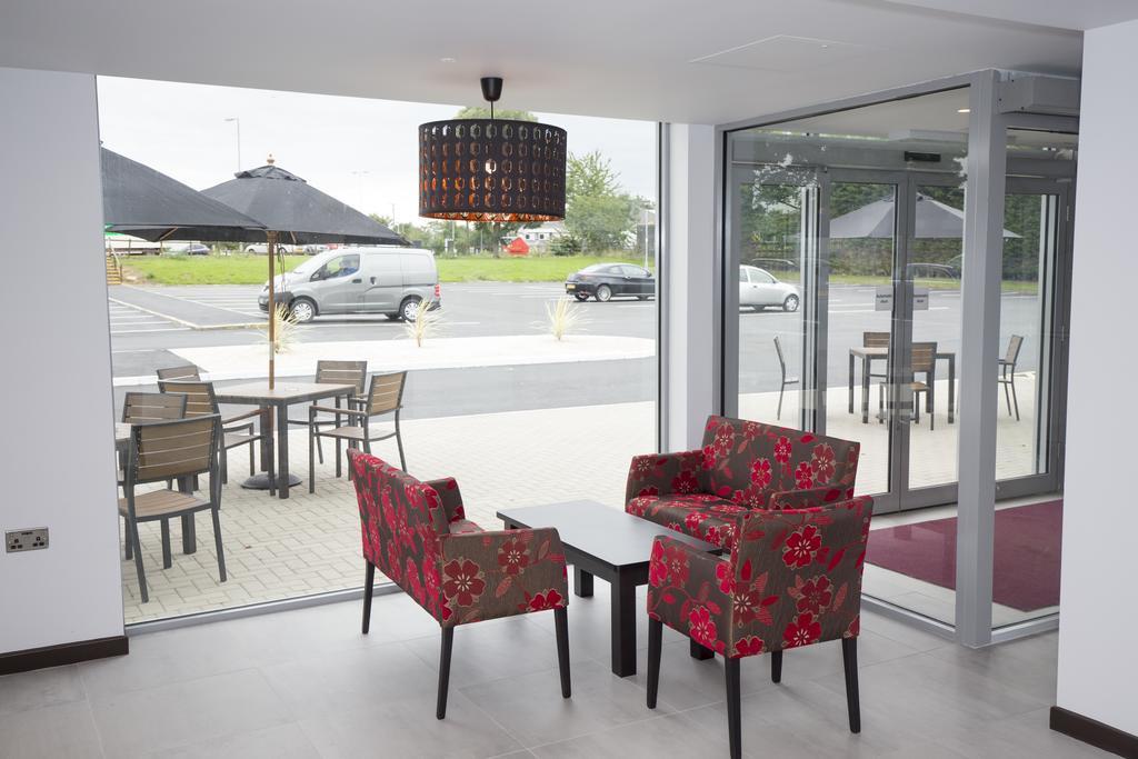 Ramada Milton Keynes Hotel Екстериор снимка