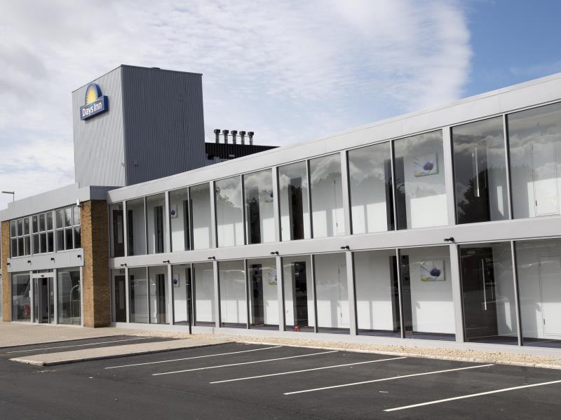 Ramada Milton Keynes Hotel Екстериор снимка