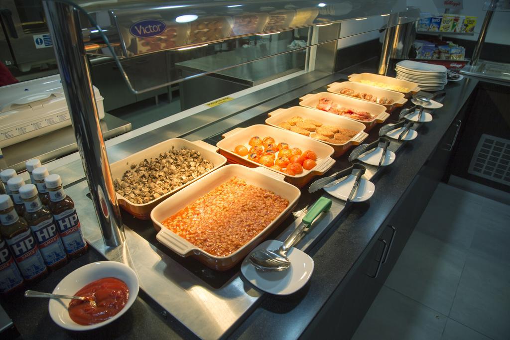 Ramada Milton Keynes Hotel Екстериор снимка