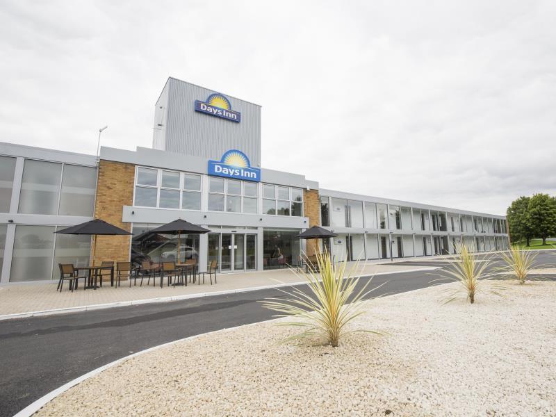 Ramada Milton Keynes Hotel Екстериор снимка