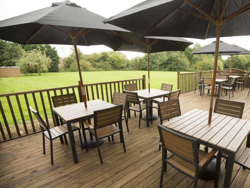 Ramada Milton Keynes Hotel Екстериор снимка
