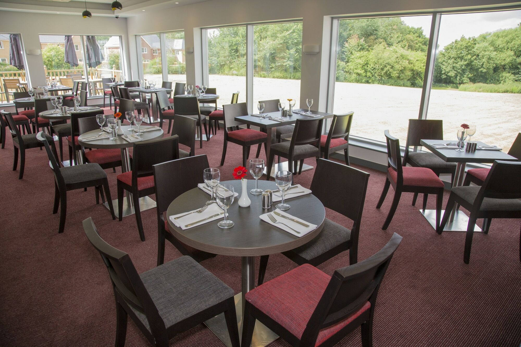 Ramada Milton Keynes Hotel Екстериор снимка