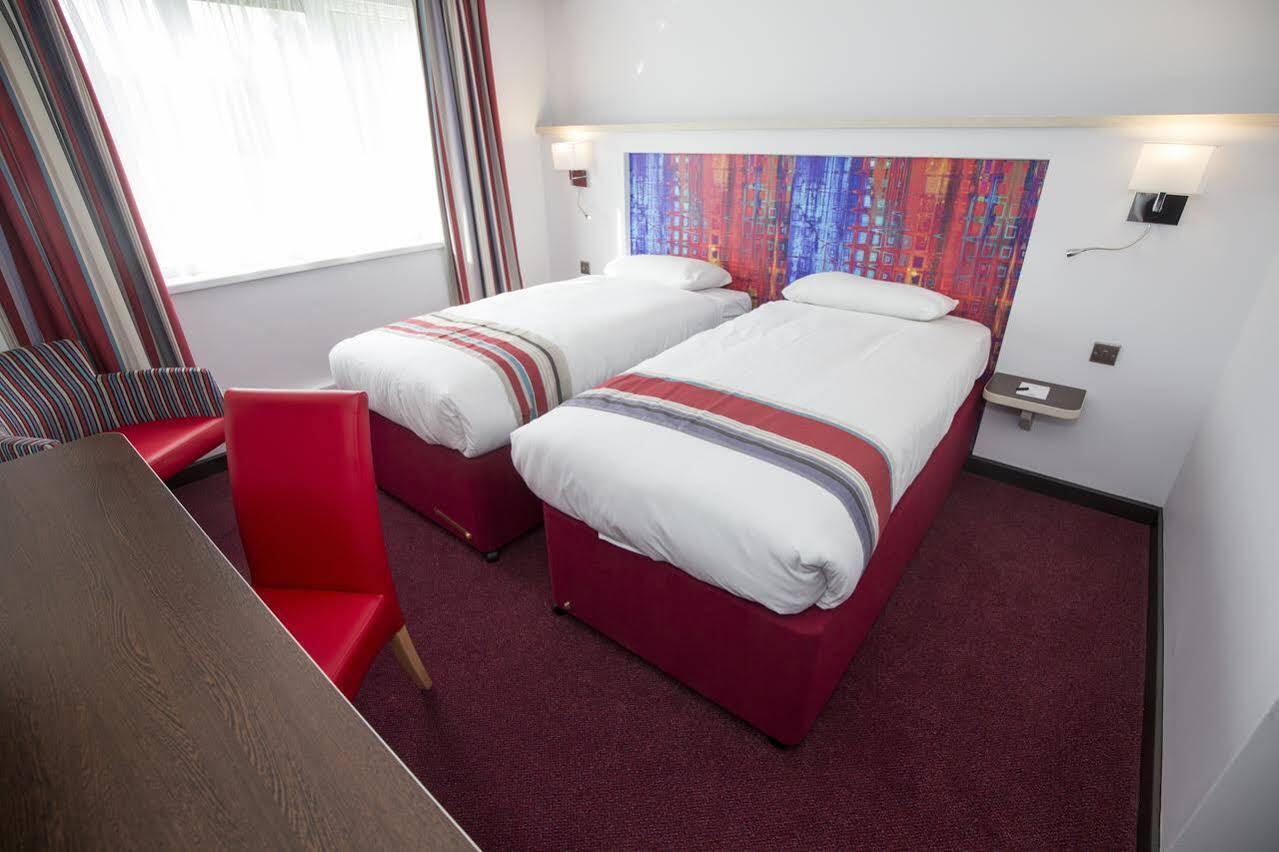 Ramada Milton Keynes Hotel Екстериор снимка