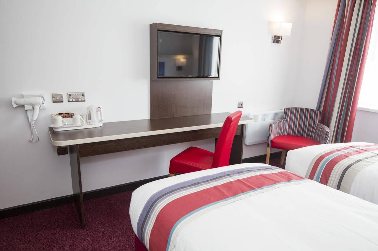 Ramada Milton Keynes Hotel Екстериор снимка