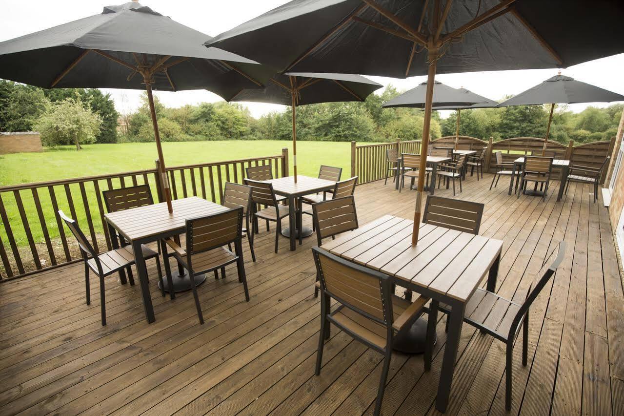 Ramada Milton Keynes Hotel Екстериор снимка